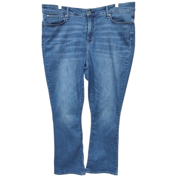 LEVI Strauss & Co. Blue Signature Shaping Mid-Rise Bootcut Jeans Size 20 - Picture 1 of 7